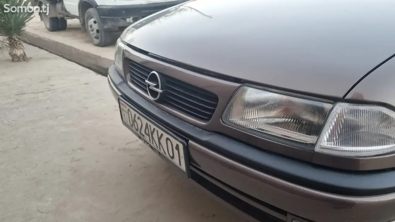 Opel Astra F 1998 · 1.6 MT