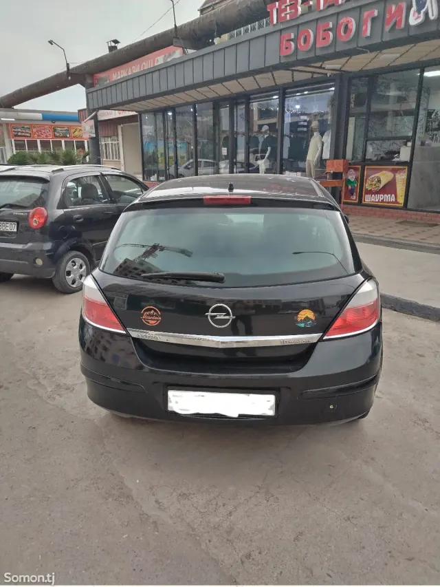 Opel Astra H 2005 · 1.6 MT