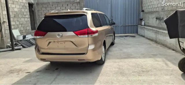Toyota Sienna 2014 · 3.5 AT