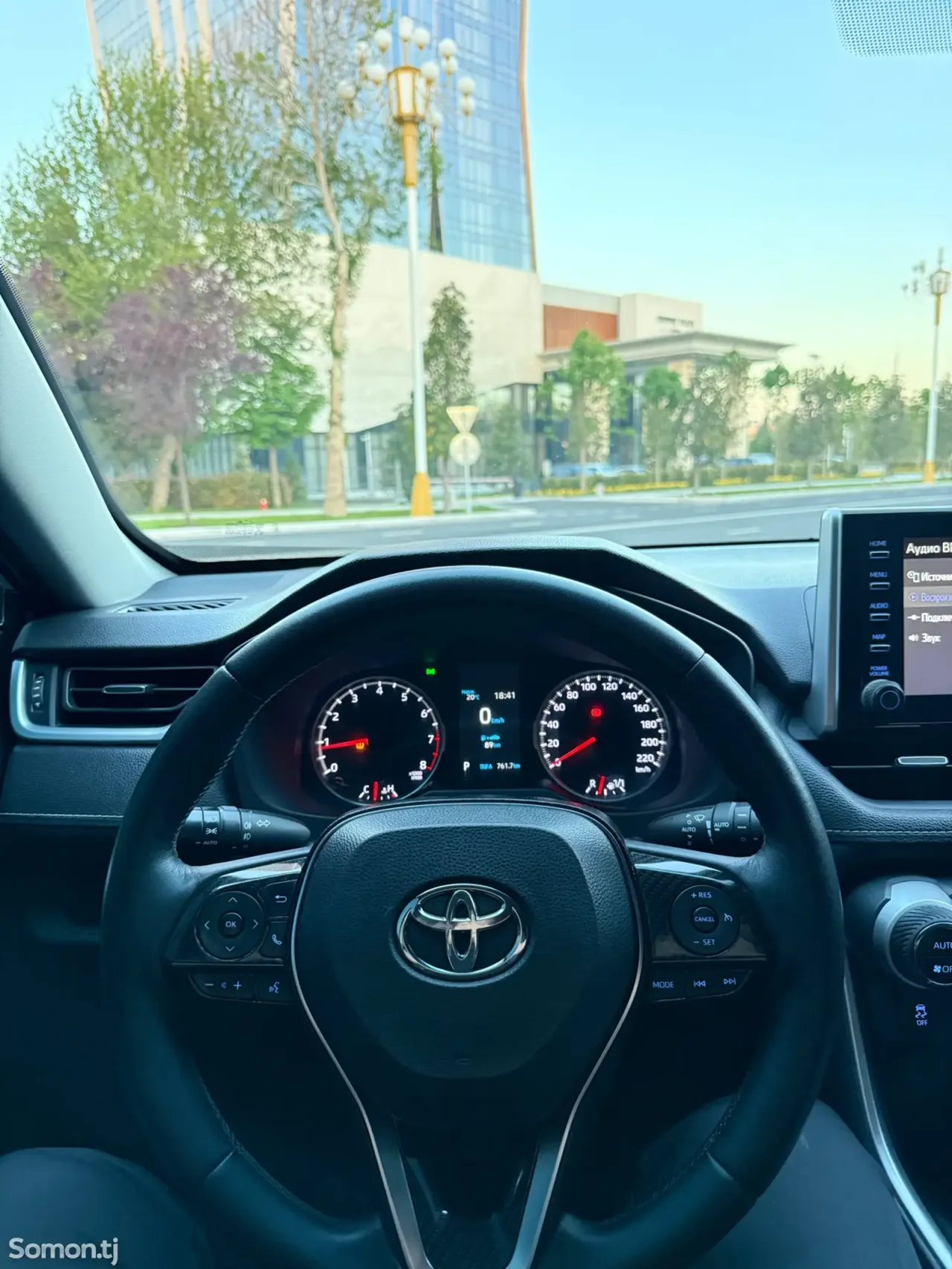 Toyota RAV 4 2020 · 2.5 AT