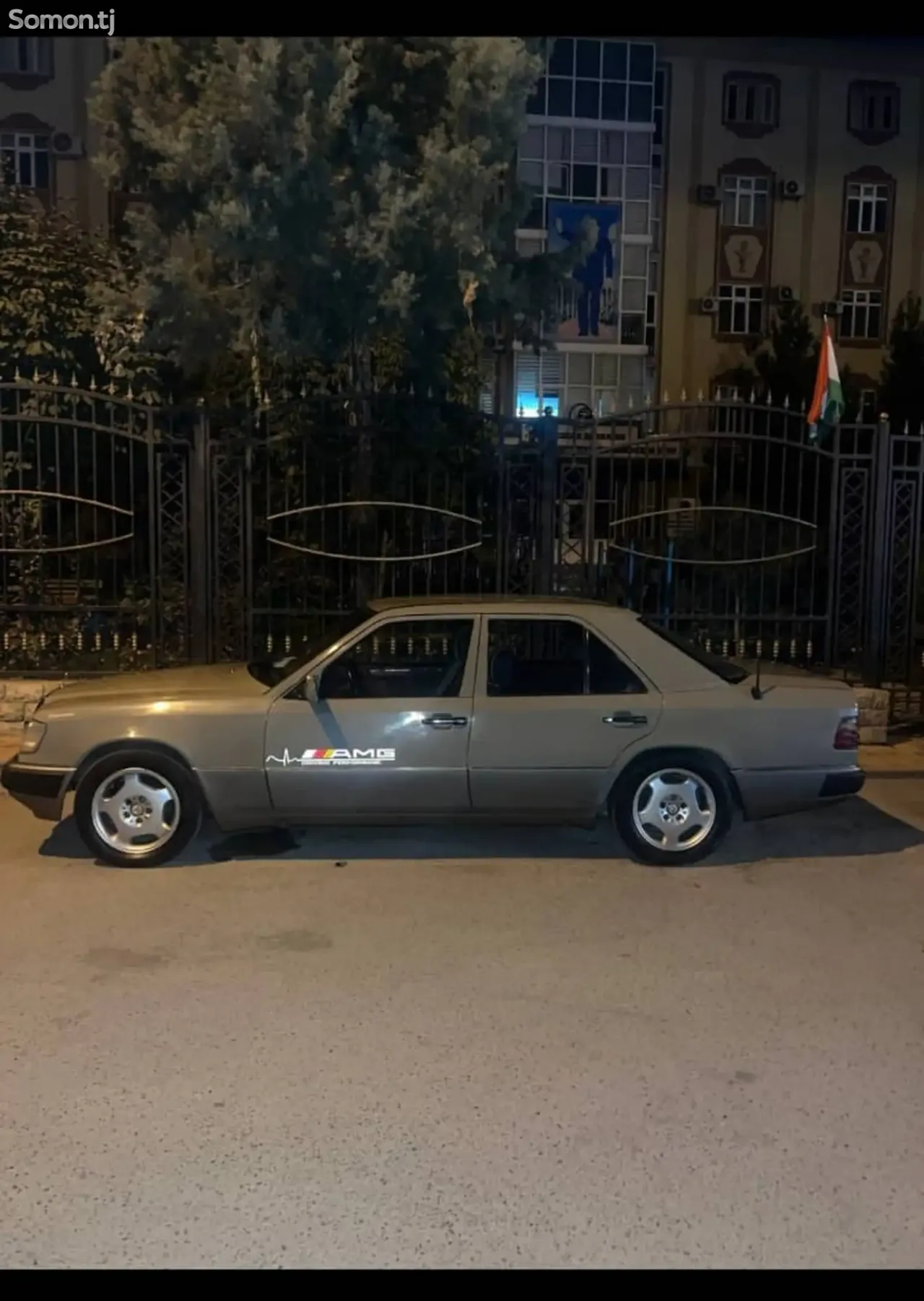 Mercedes-Benz W124 1993 · 2.5 AT