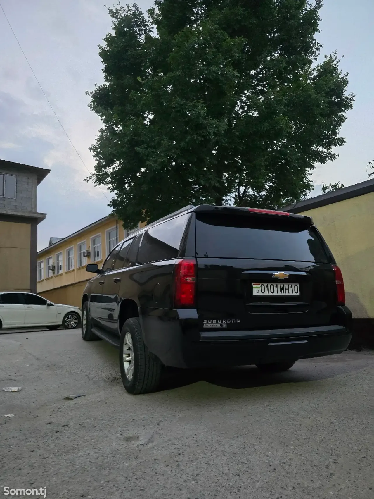 Chevrolet Suburban 2016 · 5.3 AT