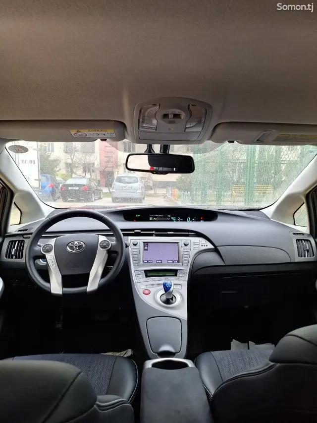 Toyota Prius 2014 · 1.8 AT