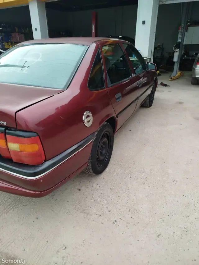 Opel Vectra A 1995 · 1.6 MT