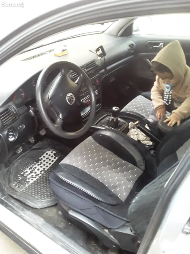 Volkswagen Passat 1998 · 1.6 MT