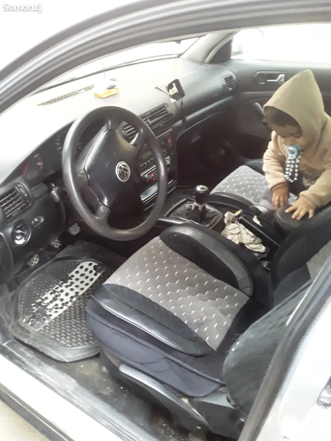 Volkswagen Passat 1998 · 1.6 MT