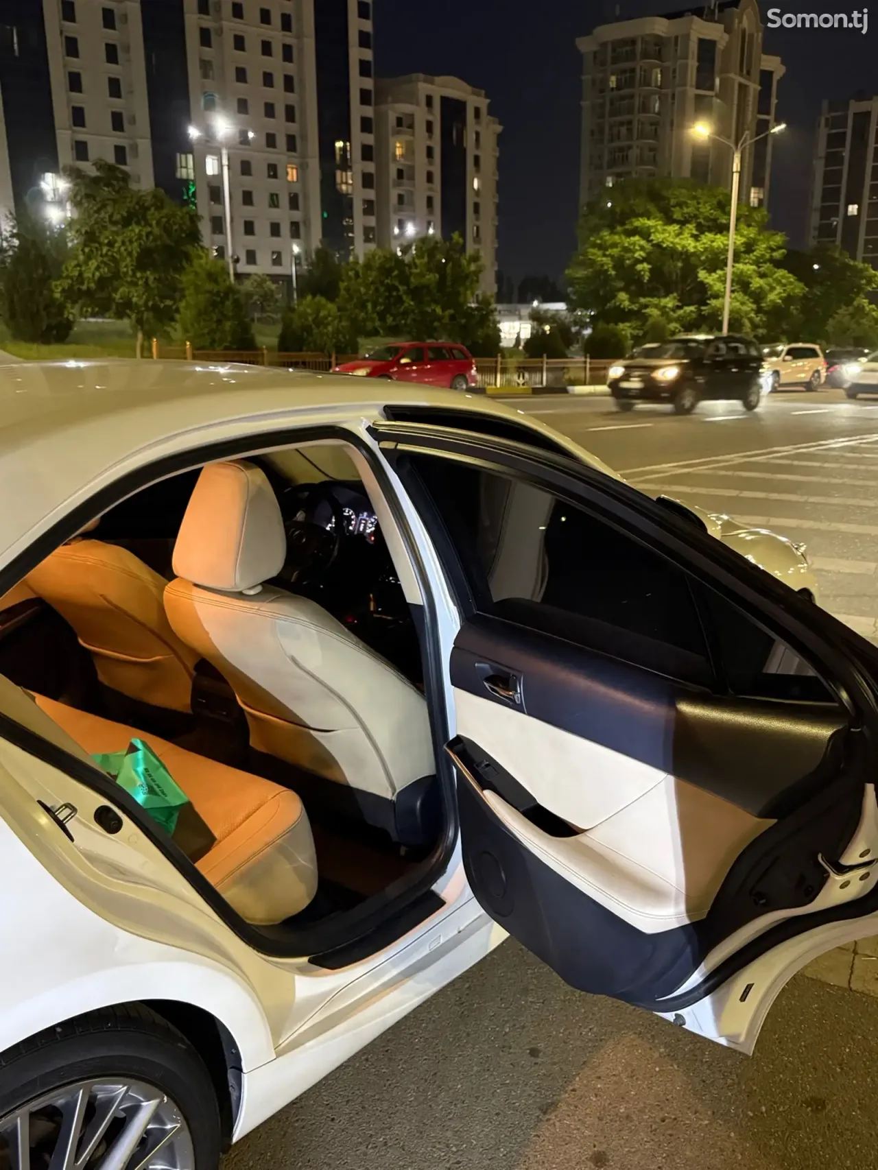 Lexus IS series 2014 · 2.5 AT