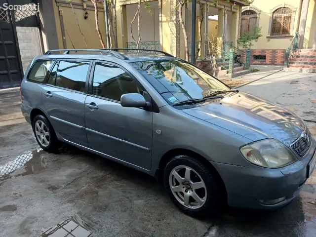 Toyota Corolla 2004 · 1.6 MT