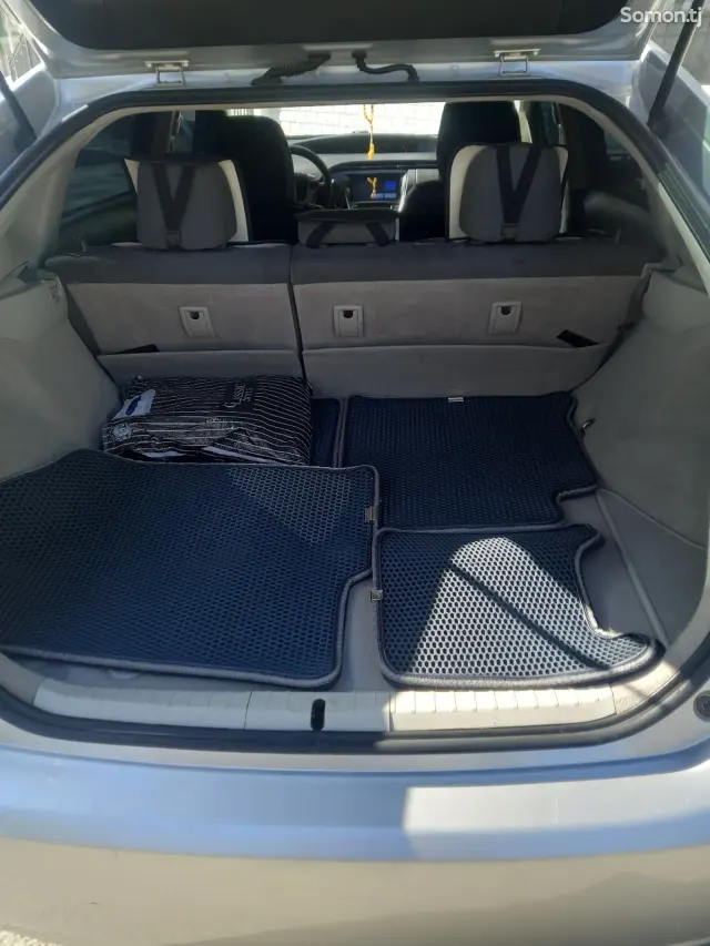 Toyota Prius 2010 · 1.8 AT