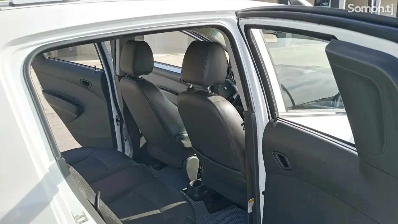 Chevrolet Spark 2015 · 1.2 AT