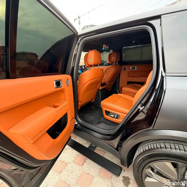 Li Auto (Lixiang) L9 2025 · AT