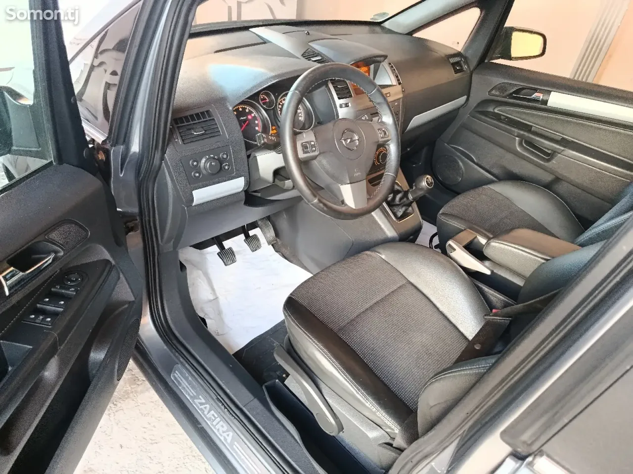 Opel Zafira 2006 · 1.8 MT