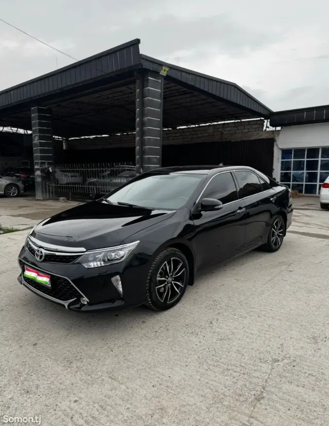 Toyota Camry 2017 · 2.5 AT