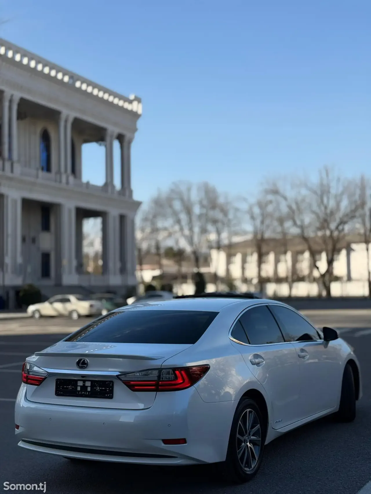 Lexus ES series 2017 · 2.5 AT