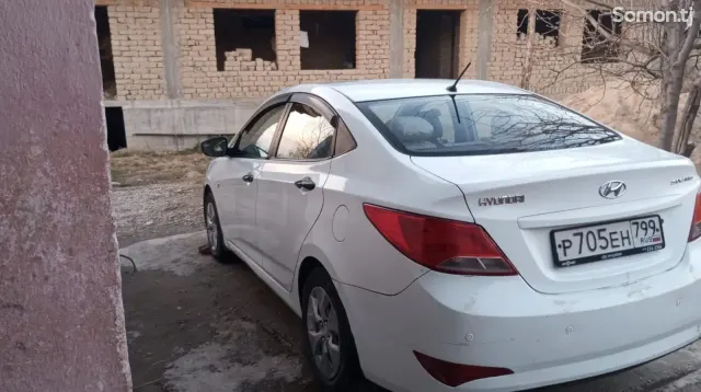 Hyundai Solaris 2015 · 1.4 MT