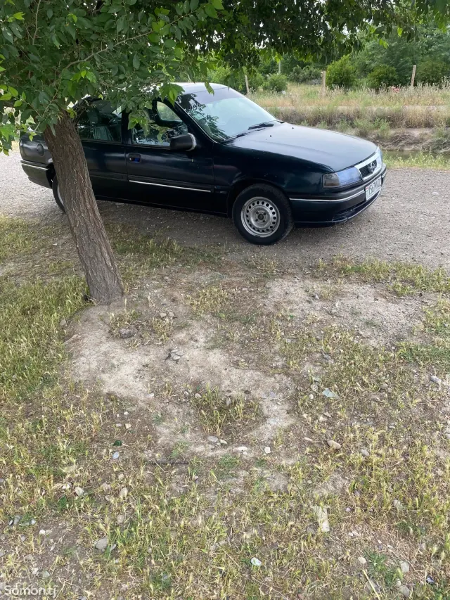 Opel Vectra A 1993 · 1.6 MT