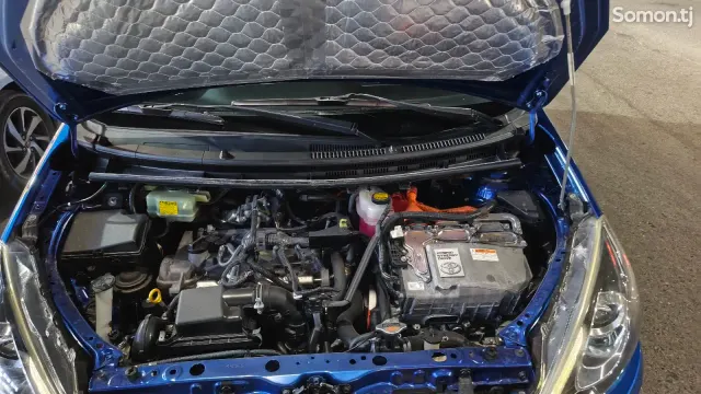 Toyota Aqua 2015 · 1.5 AT