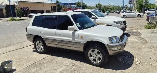 Toyota RAV 4 1997 · 2.0 AT