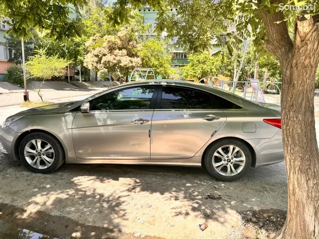 Hyundai Elantra 2010 · 2.0 AT