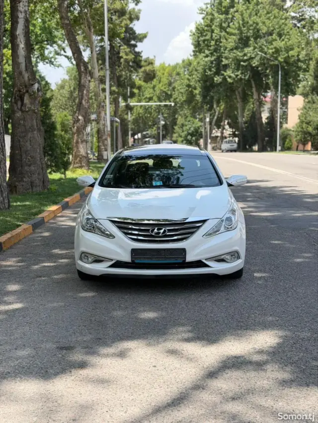 Hyundai Sonata 2011 · 2.0 AT