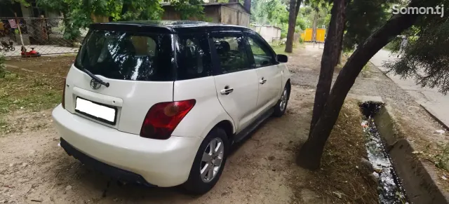 Toyota Ist 2005 · 1.3 AT