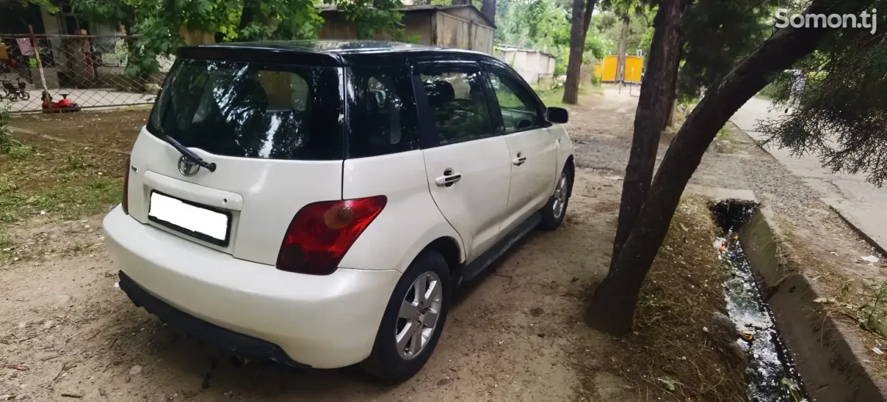 Toyota Ist 2005 · 1.3 AT
