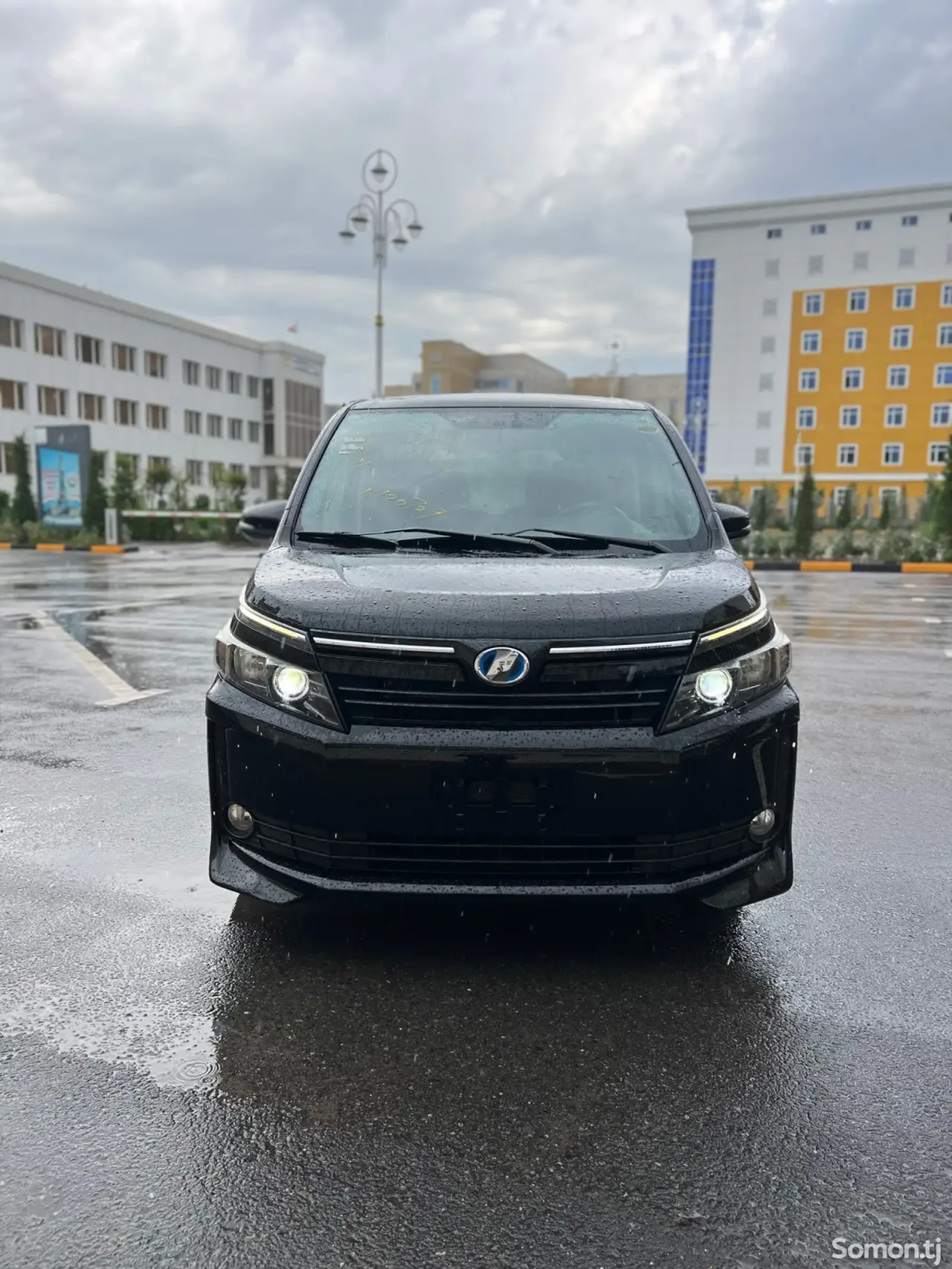 Toyota Voxy 2015 · 2.0 CVT