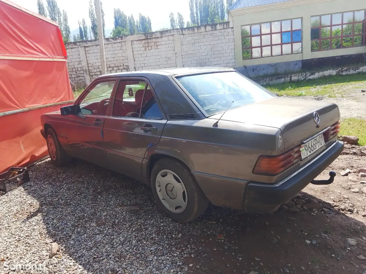 Mercedes-Benz W201 1990 · 1.8 MT