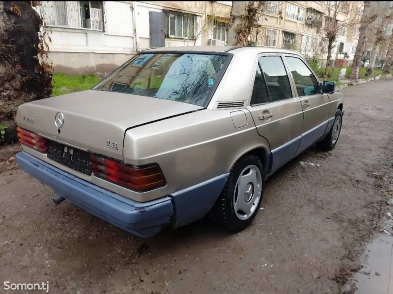 Mercedes-Benz W201 1991 · 1.8 MT