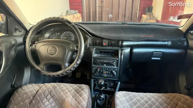 Opel Astra F 1995 · 1.6 MT