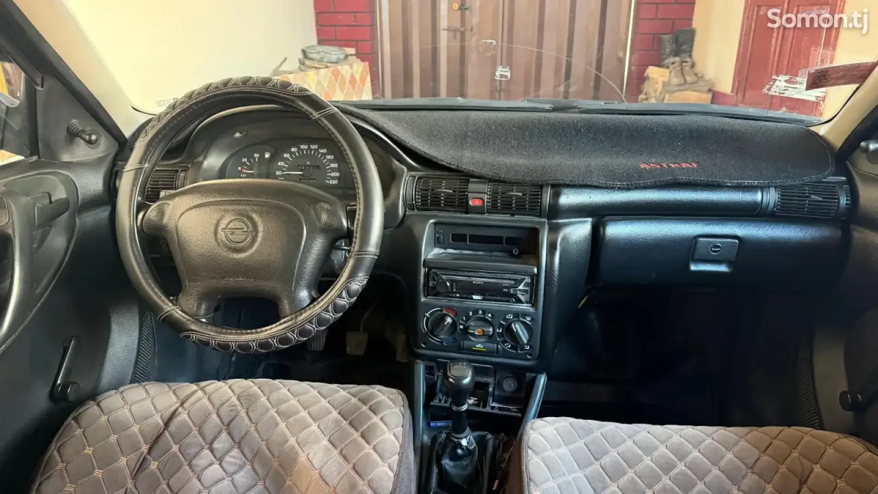 Opel Astra F 1995 · 1.6 MT