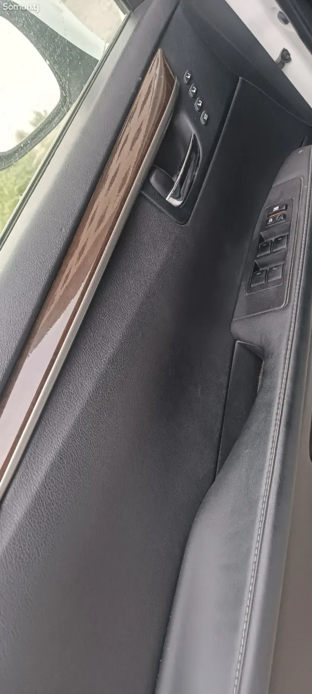 Lexus ES series 2016 · 3.5 AT