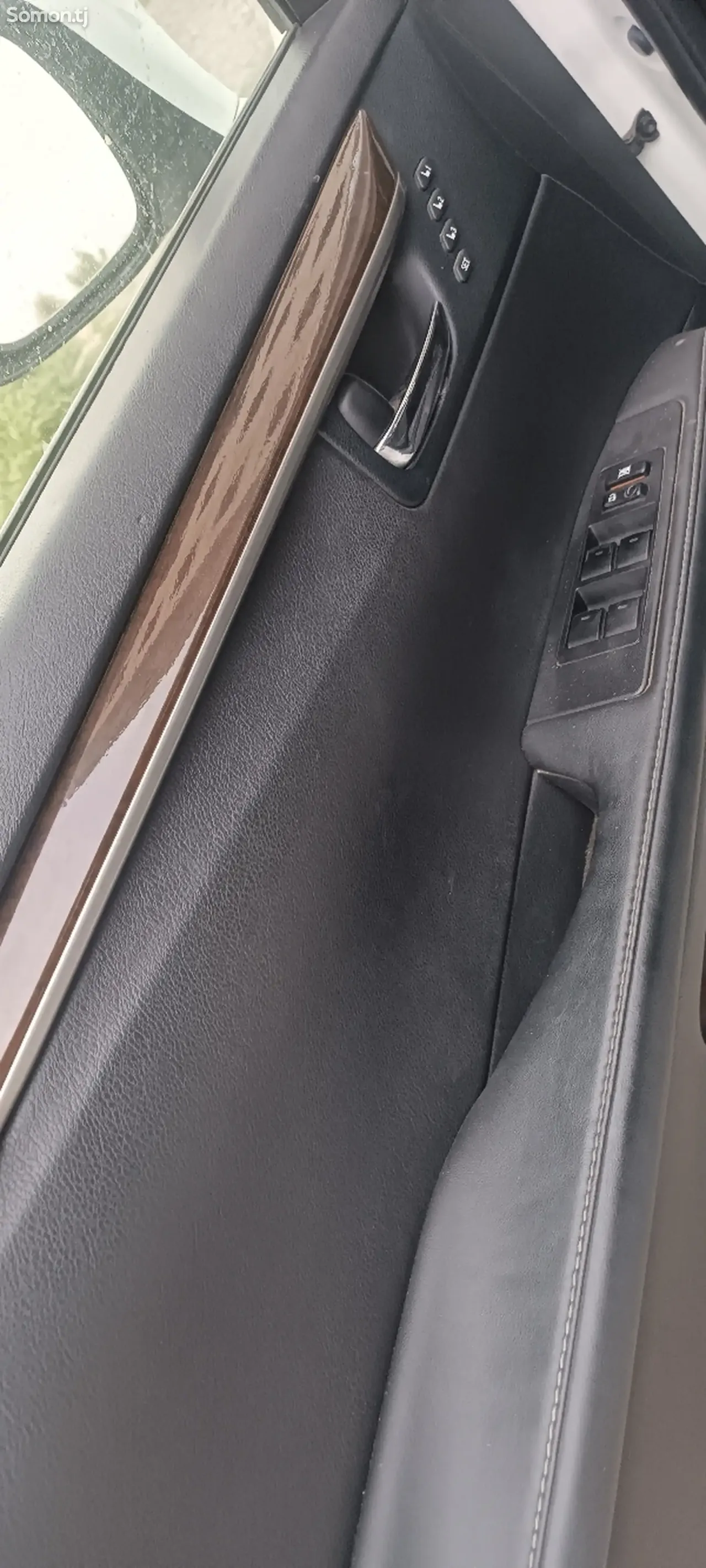 Lexus ES series 2016 · 3.5 AT