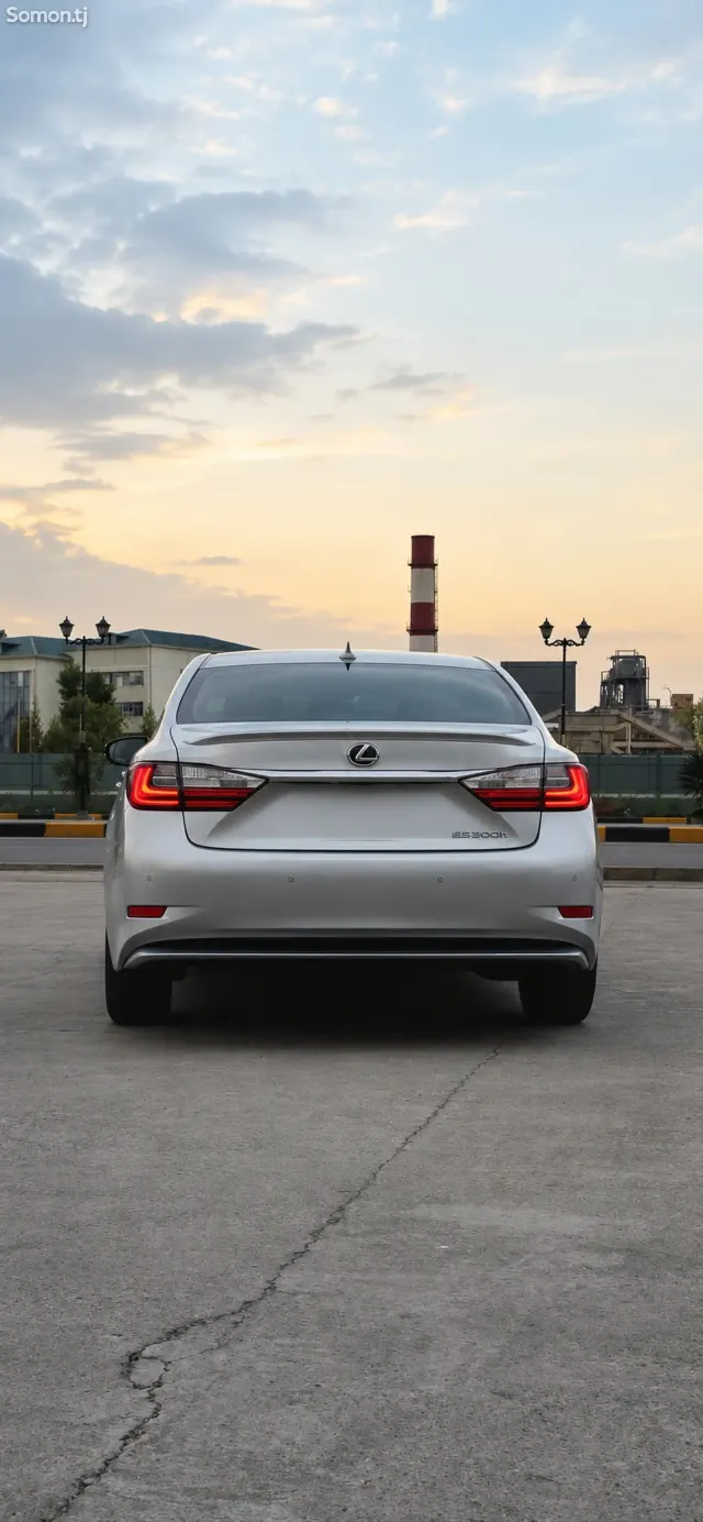 Lexus ES series 2014 · 3.0 AT
