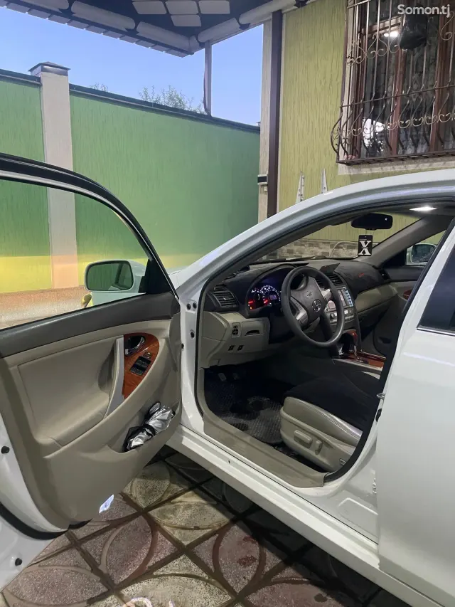 Toyota Camry 2010 · 2.5 AT