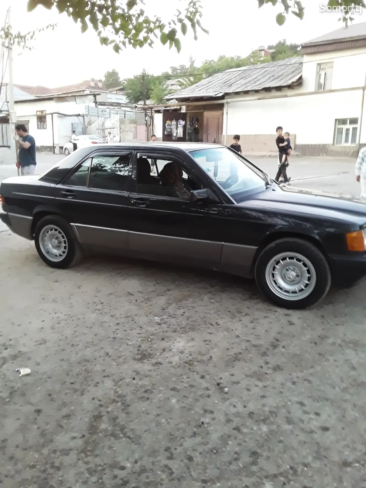 Mercedes-Benz W201 1990 · 2.0 MT