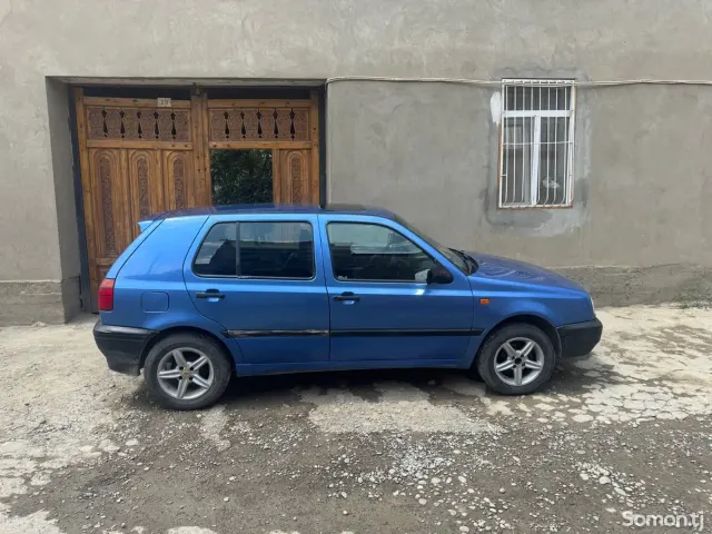 Volkswagen Golf 1994 · 1.4 MT