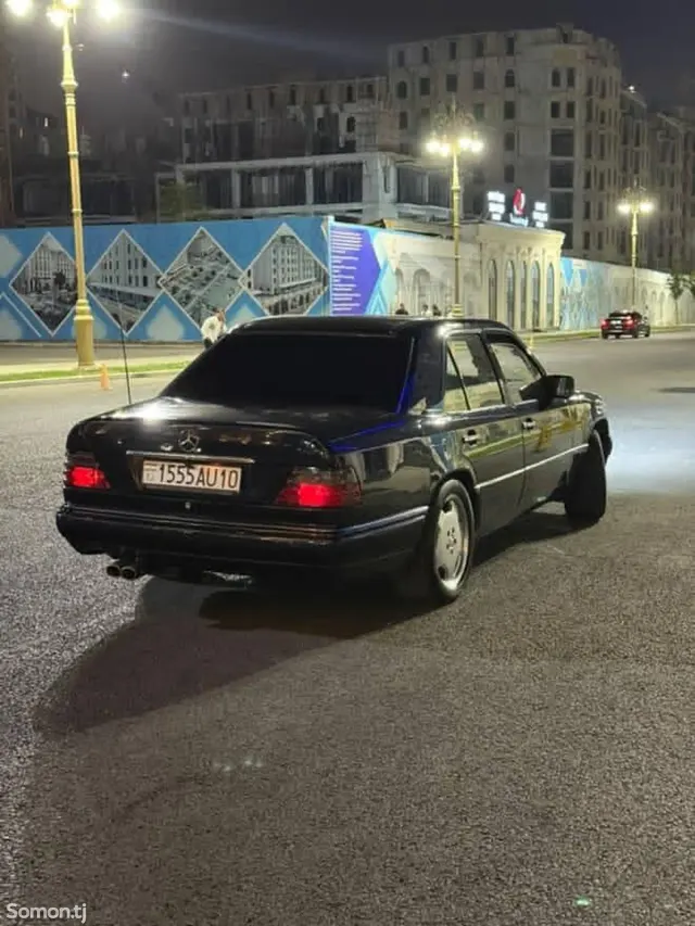 Mercedes-Benz W124 1994 · 2.0 MT