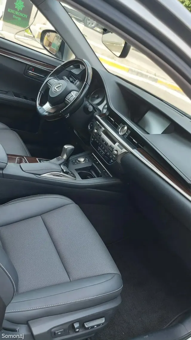 Lexus ES series 2016 · 3.0 AT