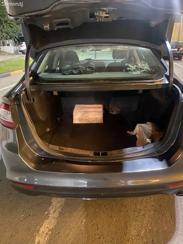 Ford Fusion 2015 · 2.0 AT