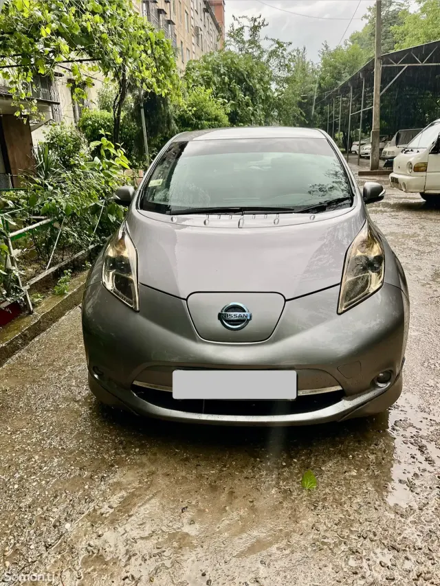 Nissan Leaf 2012 · AT