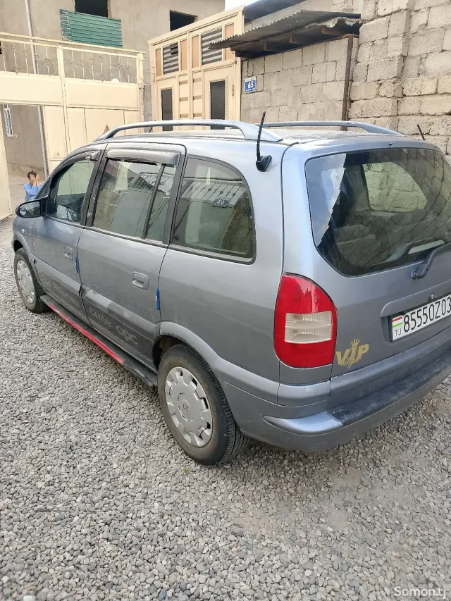 Opel Zafira 2003 · 1.8 MT