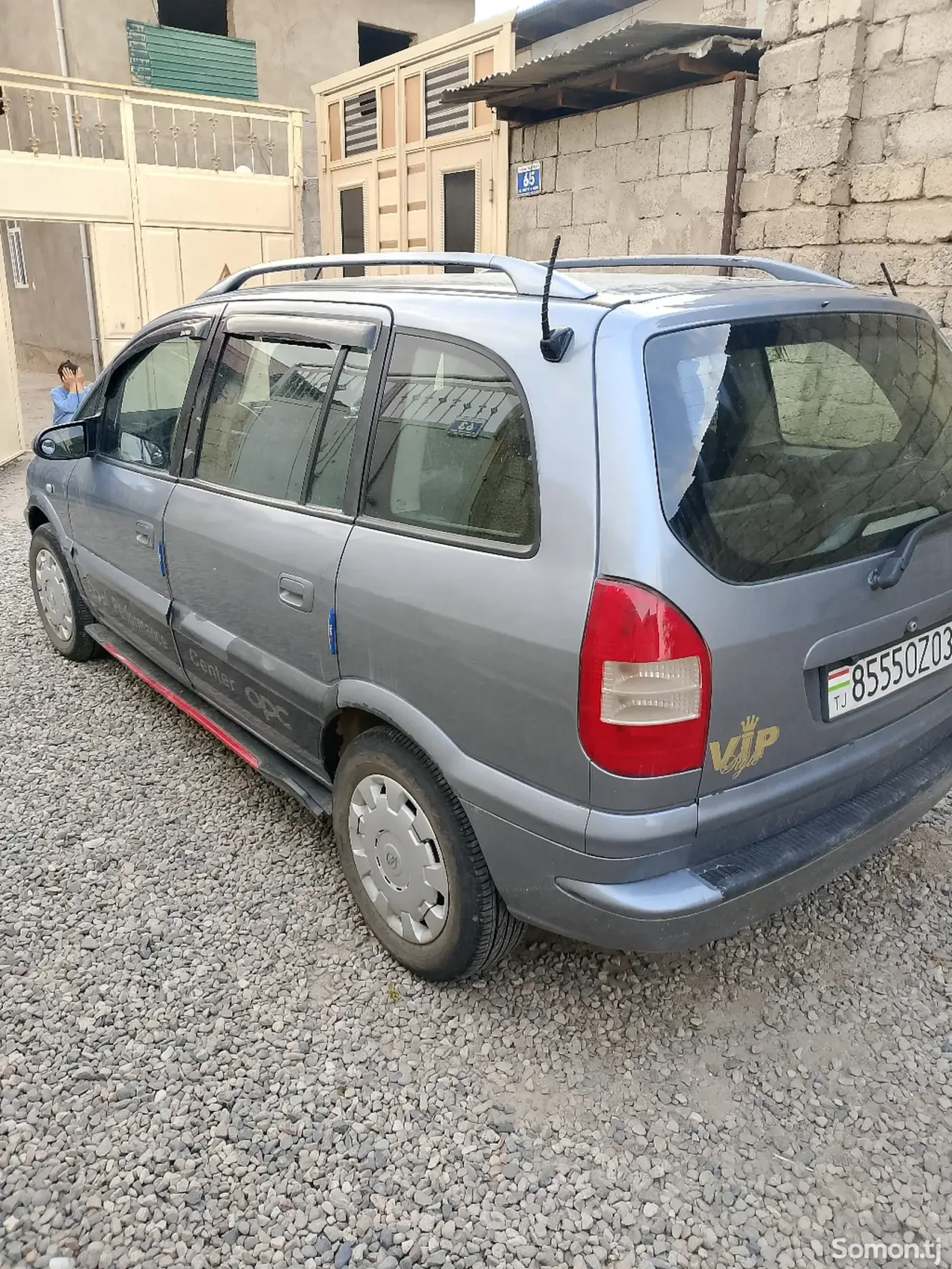 Opel Zafira 2003 · 1.8 MT