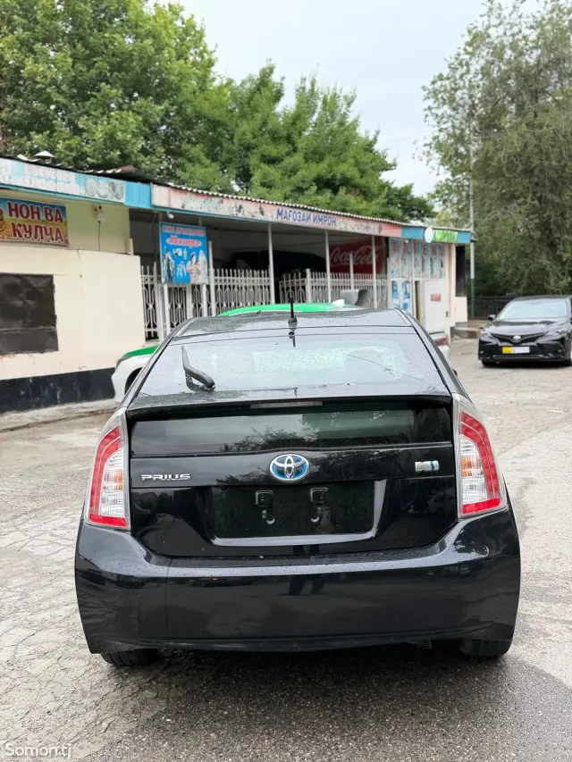 Toyota Prius 2014 · 1.8 AT