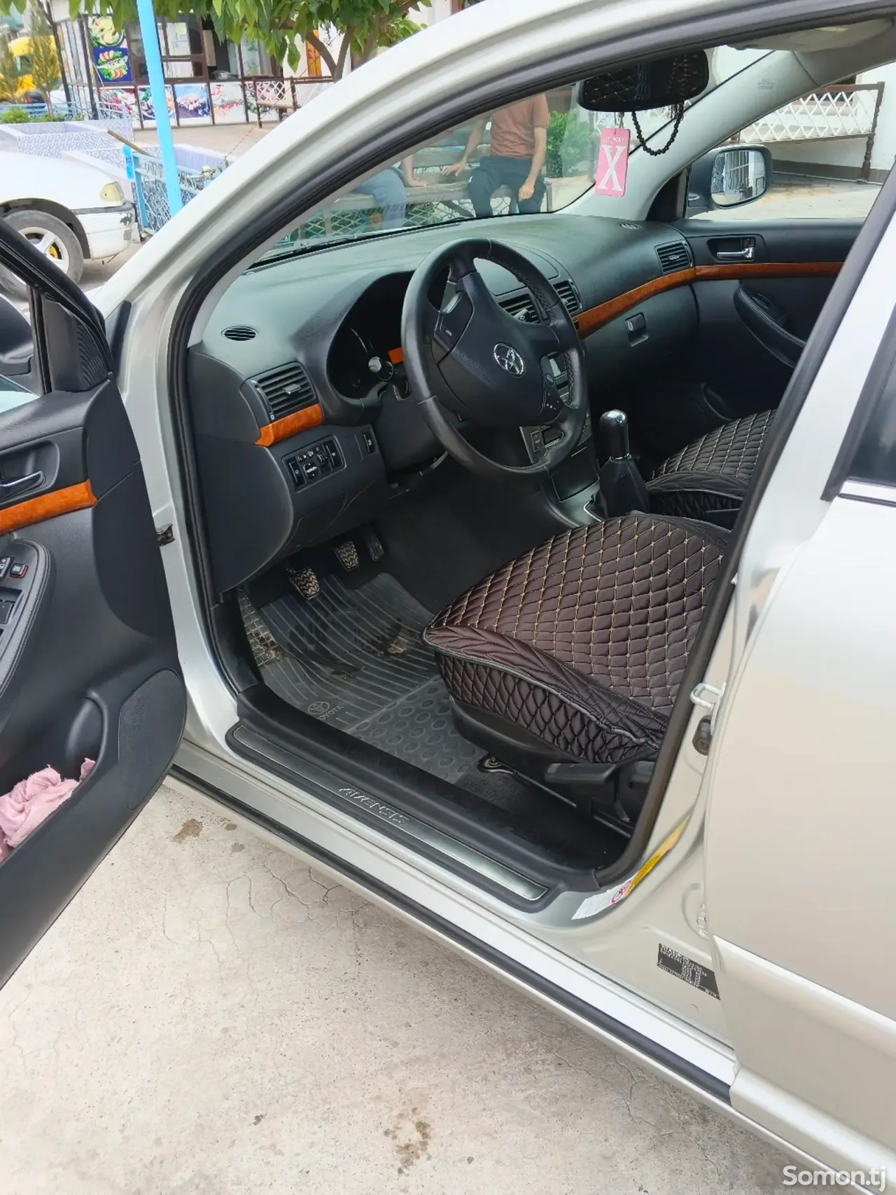 Toyota Avensis 2006 · 6.5 MT