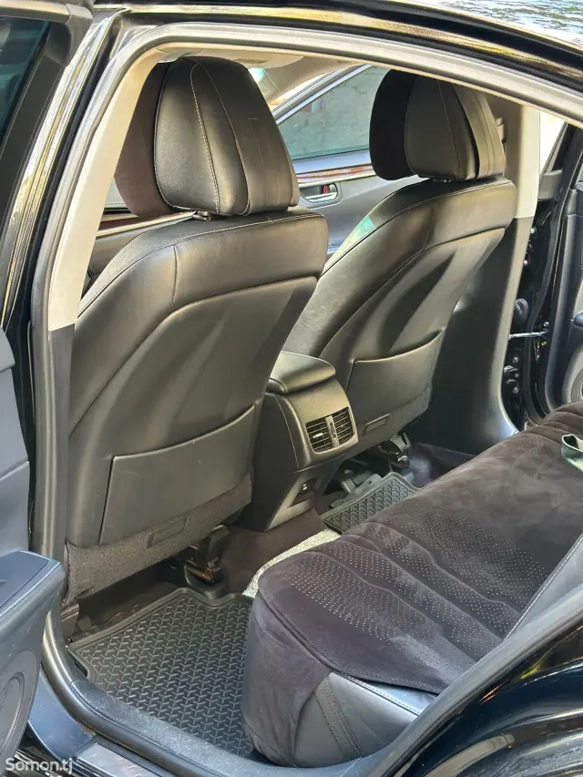 Lexus ES series 2015 · 3.5 AT