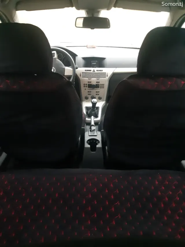 Opel Astra H 2008 · 1.6 MT