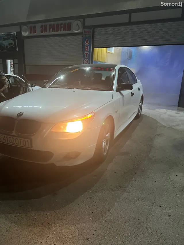 BMW M5 2004 · 2.0 AT