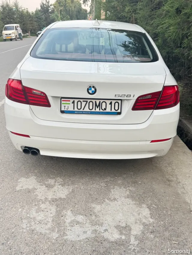 BMW 5 series 2011 · 3.0 AT