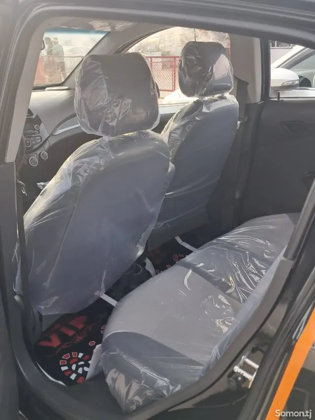 Chevrolet Spark 2015 · 1.1 AT